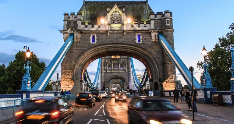 Drivers to be penalised with anti-pollution taxes in UK cities