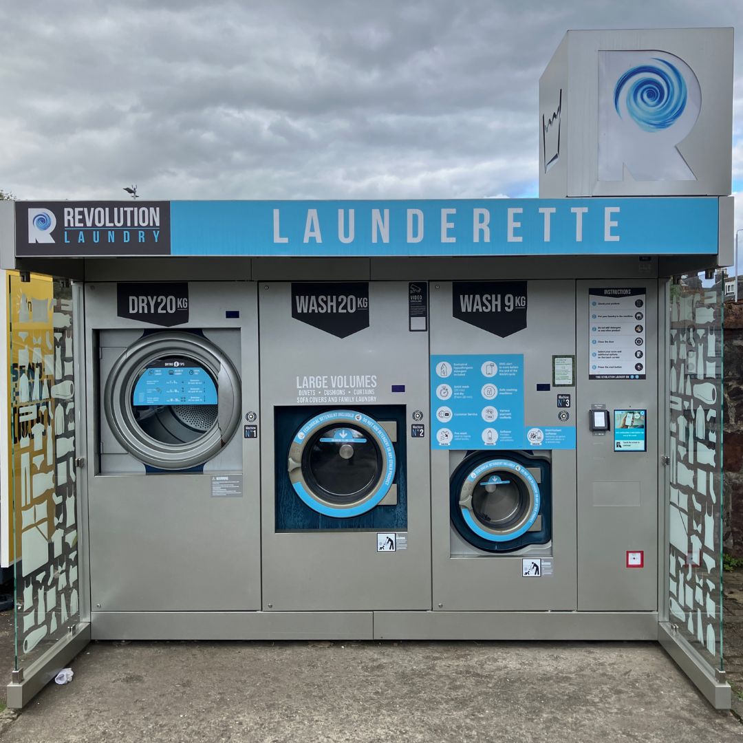 I visited Karan Retail’s Alexandria Service Station in Dumbarton to make use of one of over 1000 Wash.ME laundry machines located across the UK.