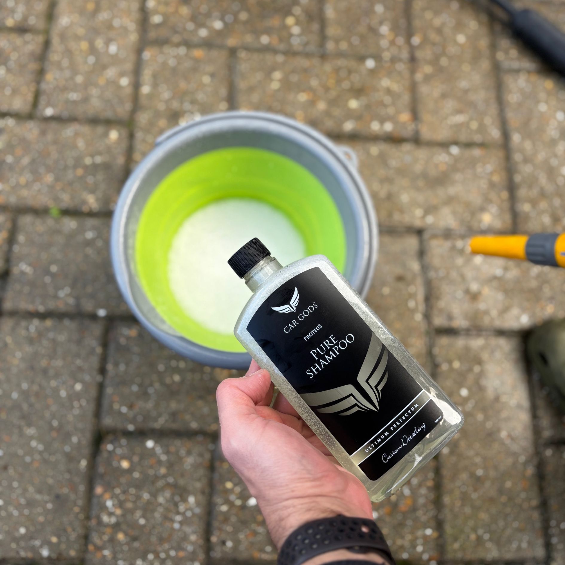 Pure Shampoo 500ml: Leaves bodywork spotless and streak free. Cleans and improves look of vehicle paintwork.