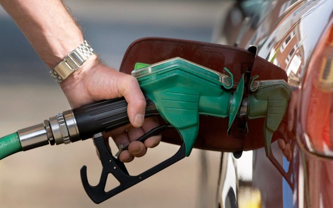 Survey Shows UK Drivers Sticking to Petrol