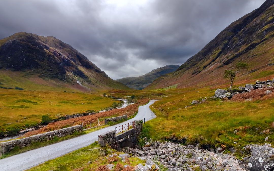 Best Scenic Drives in the UK (and What to Bring for Each)